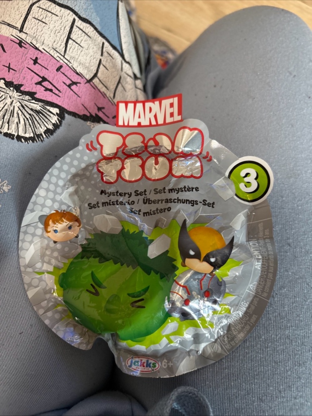 Marvel Tsum Tsum Mystery Figure - Green Hulk & Yellow Wolverine (Pack of 4